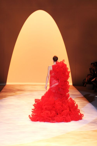 Illustration for article titled Christian Siriano Spring 2011: Romance, Drama, Ferosh!